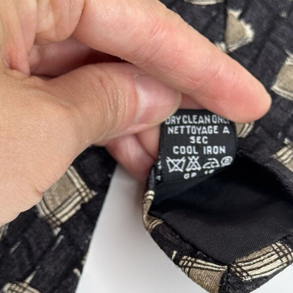 Hugo Boss Tie Mens Black Silk Artsy Geometric Pattern Made in Italy Office Money - Picture 7 of 8
